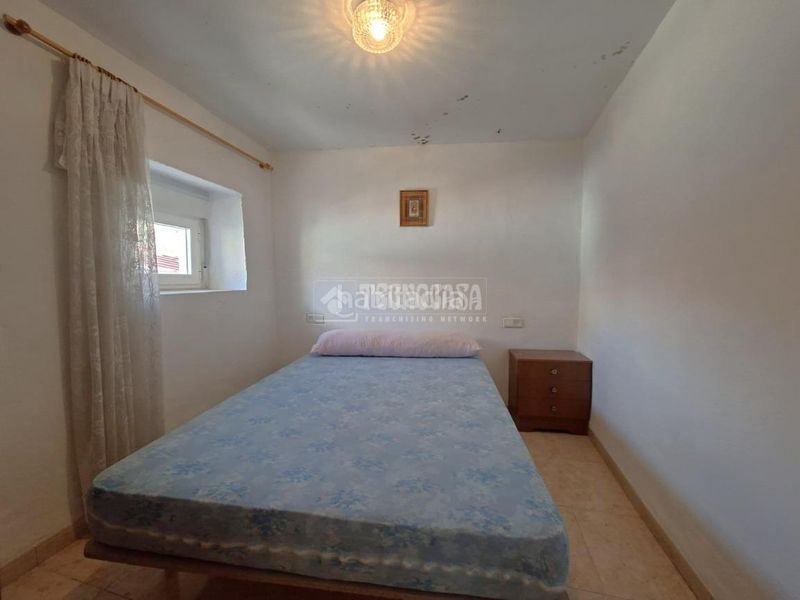 Foto 717a8cdc-b9bf-453d-86f7-4407170b584c. Casa aparellada amb calefacció a Lanteira