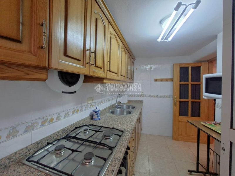 Foto d10a4a5a-cfdd-4ecd-af91-88ad0f72e6e4. Casa aparellada amb calefacció a Lanteira