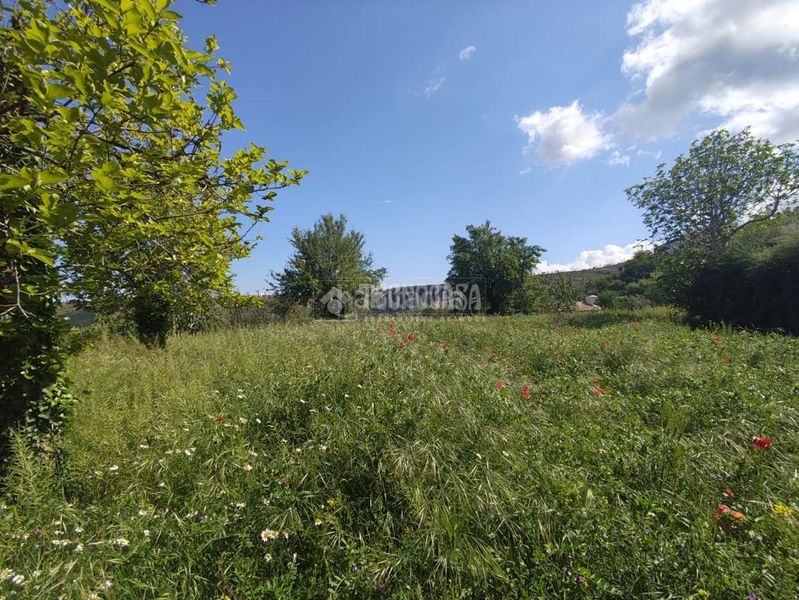 Foto a6f81c82-593d-417e-9494-997280e6e892. Maison jumelée dans Gor