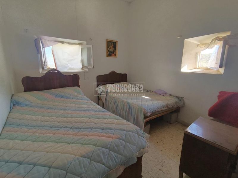 Foto ca44b914-5db9-4109-9dbe-2017a11b41a1. Maison jumelée dans Gor