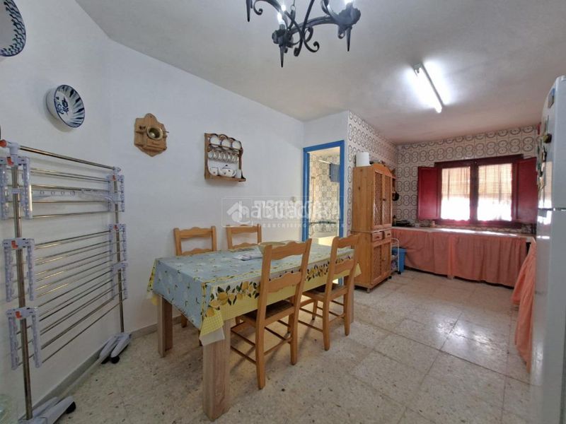 Foto 2db53eeb-6d0d-4f60-b91e-a943e1cbf874. Casa amb aparcament a Benalúa