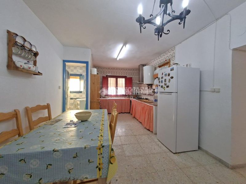 Foto 51be0209-c718-4241-ad9a-3197c46f5db3. Casa amb aparcament a Benalúa