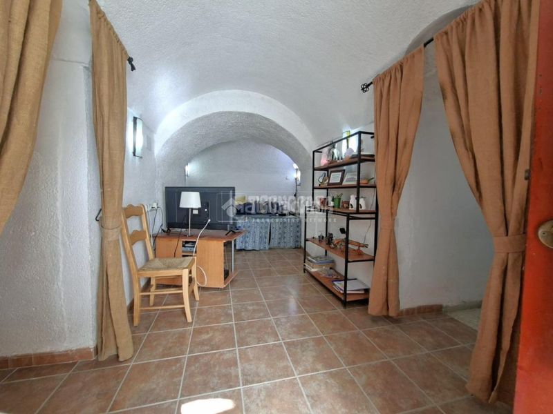 Foto a372a28c-4f78-45af-ae8b-53b7d6969a0c. Casa amb aparcament a Benalúa
