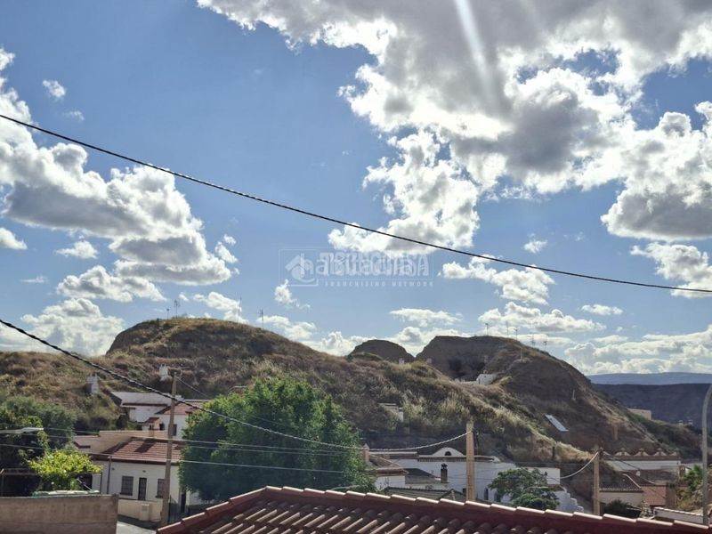 Foto ace876f3-8a5c-4a0d-b0d0-7cad4530b2e8. Casa amb aparcament a Benalúa