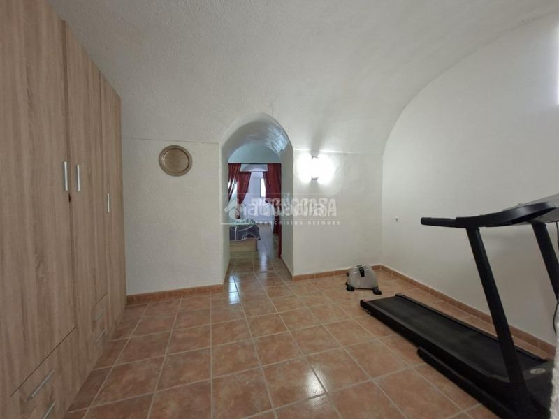 Foto c2ab441f-8eb0-4302-8eca-68486e51842d. Casa amb aparcament a Benalúa