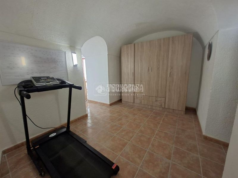 Foto ca544086-6cab-4ad2-8b2a-ad0a556a3874. Casa amb aparcament a Benalúa