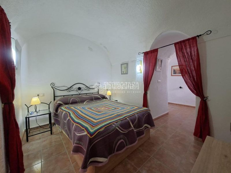 Foto cb645906-55a3-440b-addb-31b9a5799ead. Casa amb aparcament a Benalúa