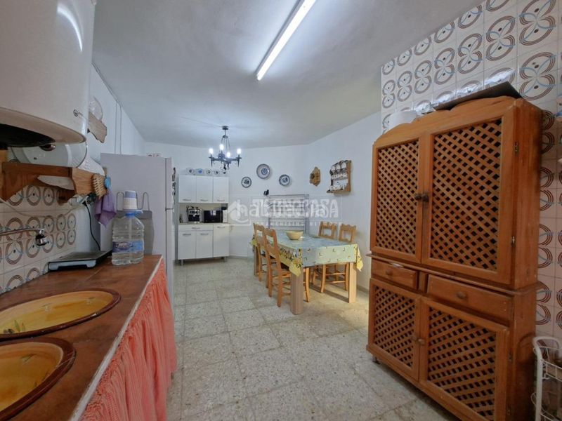 Foto e616b50b-ad4a-42ce-97cb-bd462a52a1ba. Casa amb aparcament a Benalúa