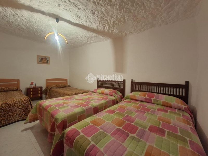 Foto 40450f22-6500-401c-a58e-3af838ffdb05. Casa aparellada a Guadix