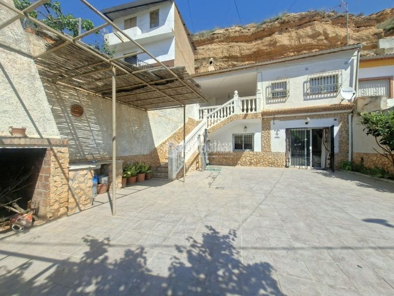 Foto 42ff411c-e464-42e5-8a78-45d22021d73d. Casa aparellada a Guadix