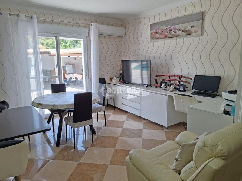 Foto e31cb8fb-45e0-4559-a473-dbbd9436ab35. Casa amb calefacció aparcament a Zújar