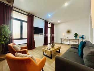 Piso en Embajadores-Lavapiés. Piso de dos dormitorios, dos baños, cocinacomedor y gran salón