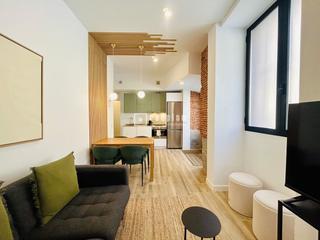 Pis a Embajadores-Lavapiés. Apartamento con cocina americana reformado con almacén