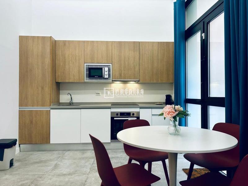 Foto b625bafa-a273-4b43-bc88-7da855a79625. Pis a Embajadores-Lavapiés Madrid