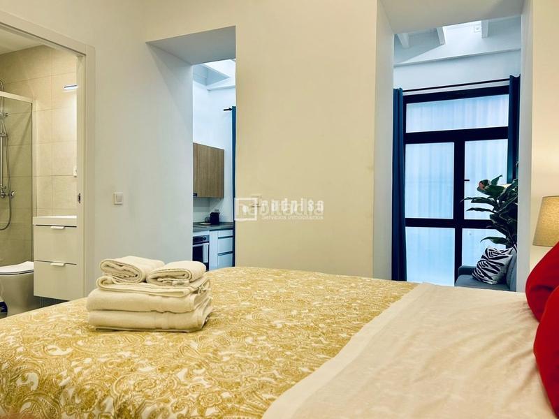 Foto c4c27f8f-e887-45b5-a2ec-e68814b30cf6. Pis a Embajadores-Lavapiés Madrid