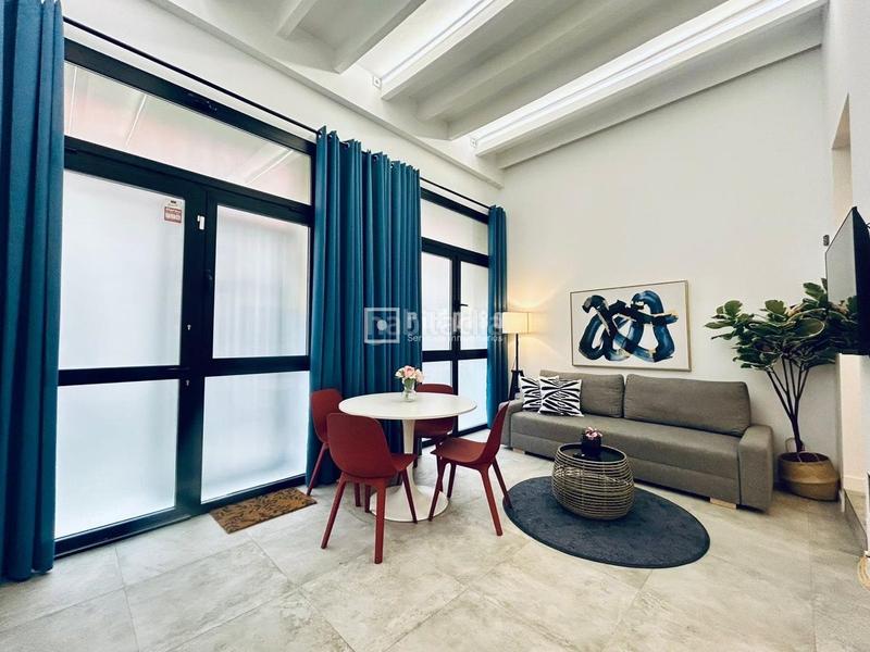 Foto e2c5c169-cbfc-4fa7-ab35-e96b1400f7eb. Pis a Embajadores-Lavapiés Madrid