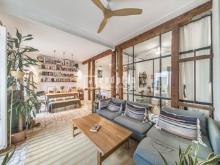 Pis  Del ave maría. Magnifica vivienda exterior con dos balcones