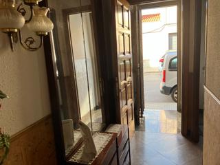 Haus in Zona Esportiva. Casa en poble nou