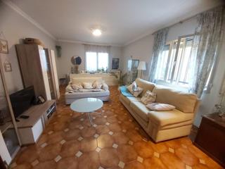 Xalet en Los Pinos. Se vende estupendo chalet con piscina en la colonia san miguel