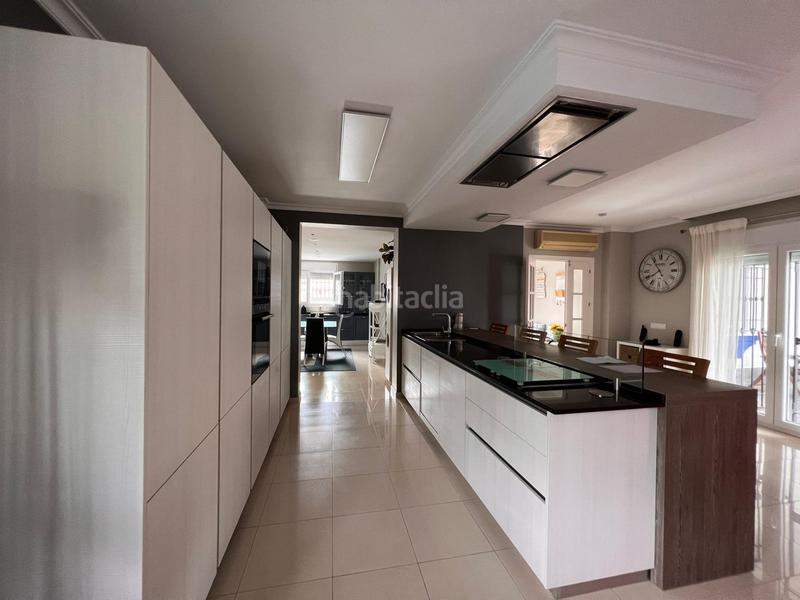 Foto 1b207859-45cb-4a42-aaf4-955e22f66d86. Chalet avec parking piscine dans Barrios (Los)