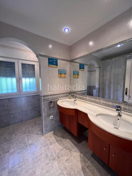 Foto 815ad3af-69a2-487a-a111-9ffa37cc09ec. Chalet avec parking piscine dans Barrios (Los)