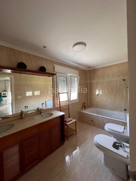 Foto a2e8836e-0625-438a-b1cc-f8bf306d0a7f. Chalet avec parking piscine dans Barrios (Los)