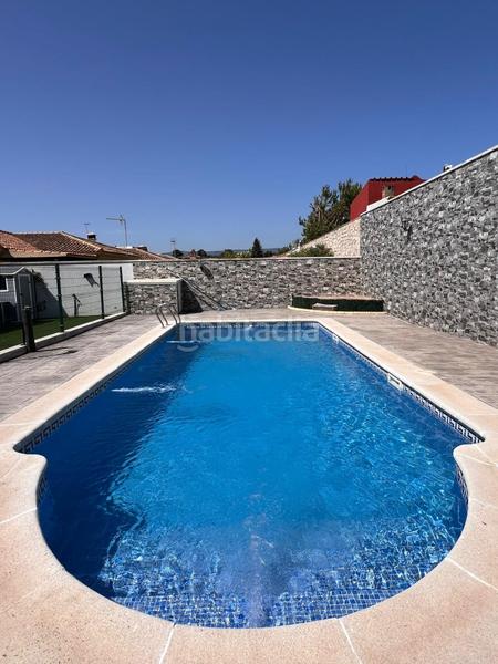 Foto ac7cc1f5-7d4c-478e-98e2-2381f8734c56. Chalet avec parking piscine dans Barrios (Los)