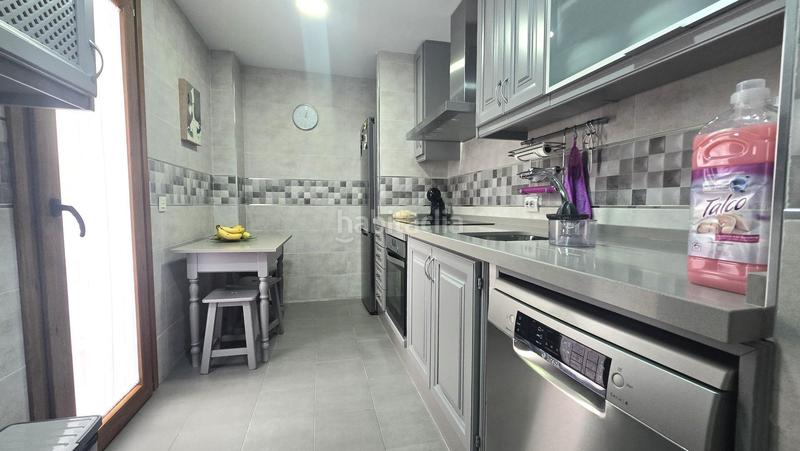 Foto 874f4a2d-3b49-4f4a-8808-919220da08a8. Casa adossada amb aparcament a San José-San Bernardo Línea de la Concepción (La)