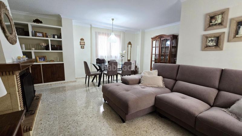 Foto 9139d10f-9bf3-4e9d-b7fd-7db7ce4895a0. Casa adossada amb aparcament a San José-San Bernardo Línea de la Concepción (La)