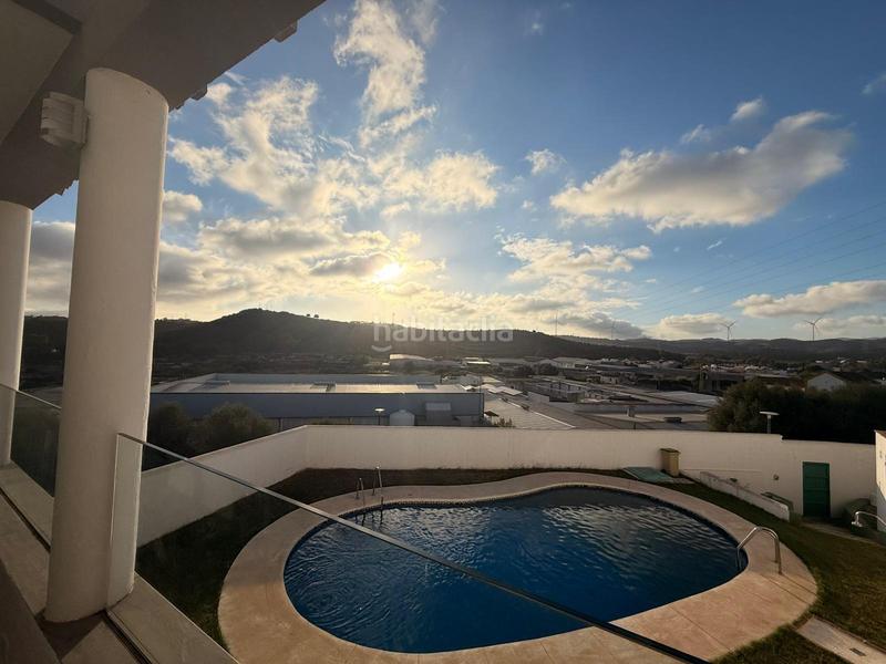 Foto f2de8a77-da04-42a3-ac21-18b48c885bb5. Chalet mit parking in Taraguilla-Estación San Roque