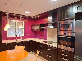 Casa adosada en Pescadores - Saladillo. Vivienda con patio delantero para coche