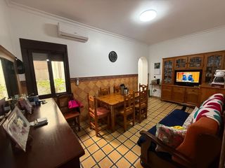 Casa in San José-San Bernardo. Se vende vivienda con gran potencial, terraza y vestidor impresi