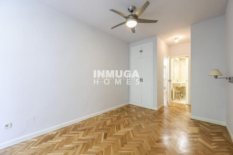 Foto c3998046-0f87-415e-aeee-ba5d94f49a70. Alquiler piso calle víctor andrés belaunde en Hispanoamérica-Bernabéu Madrid