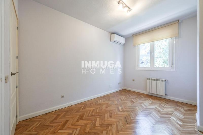 Foto 01d81a3b-681e-4339-83a2-525c86e7ae37. Rent flat with parking pool in Hispanoamérica-Bernabéu Madrid
