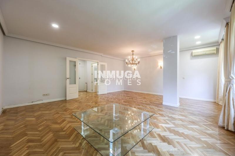 Foto 204a087d-e737-4f00-a6d7-a33639fb13fd. Rent flat with parking pool in Hispanoamérica-Bernabéu Madrid