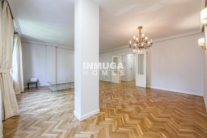 Foto 7249cdf4-afca-486d-920d-6a669d94abf7. Rent flat with parking pool in Hispanoamérica-Bernabéu Madrid