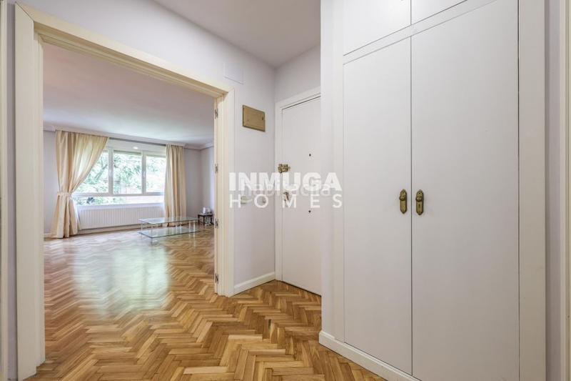 Foto cb511ecc-5e40-4d9f-8bcf-1d3738dd4654. Rent flat with parking pool in Hispanoamérica-Bernabéu Madrid