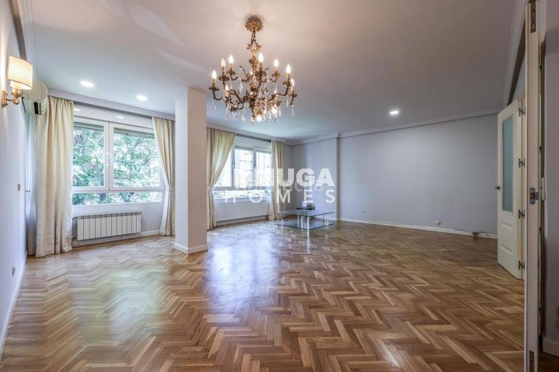 Foto d2db7193-91b6-47a0-90e6-3d8d62bc5d08. Rent flat with parking pool in Hispanoamérica-Bernabéu Madrid
