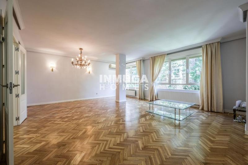 Foto f28d420d-cdac-416e-9a36-a7a5292b12bc. Rent flat with parking pool in Hispanoamérica-Bernabéu Madrid
