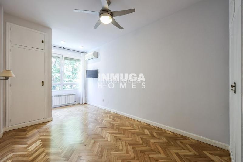 Foto cf9d3f7d-ca30-4288-82d1-6a0a1c16af88. Rent flat with parking pool in Hispanoamérica-Bernabéu Madrid