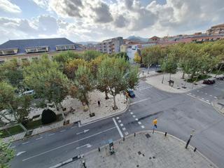 Pis a Llevant. Pis de 5 dormitoris amb vistes al passeig