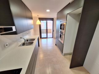Rent Flat in Ponent - Set Camins. Pis com nou amb parquing i traster