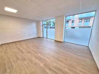 Miete Geschäftsraum in Poble Sec. Local de lloguer tot acondicionat  zona avda. andorra