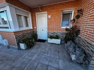 Casa adossada  Avenida de la constitucin. Chalet adosado en venta en yuncler