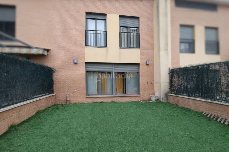 Foto 42d704d5-5b14-40b1-a523-872571218156. Casa adossada amb calefacció aparcament piscina terrassa a Parla