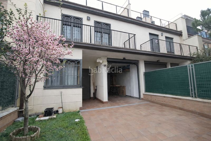 Foto b2613892-a9ad-42c0-bc28-87bd0efd705d. Casa adossada amb calefacció aparcament piscina terrassa a Parla