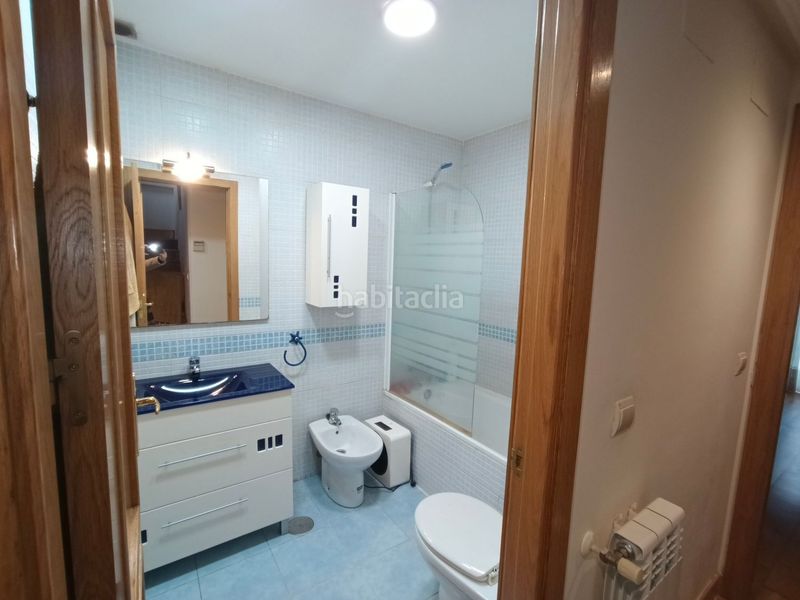 Foto db3886d4-a94f-4b99-91a3-014f74b92807. Casa adossada amb calefacció aparcament piscina terrassa a Parla