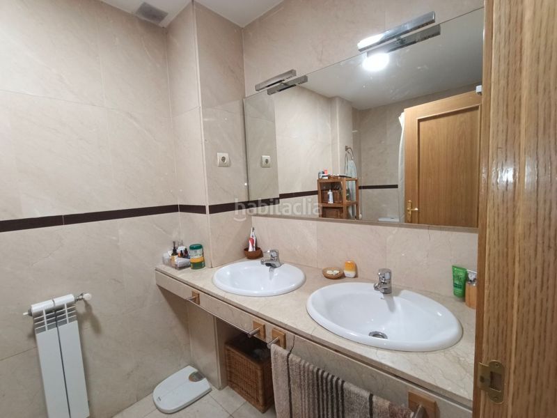 Foto e70014de-b3fc-4c6d-9182-6f5db4712e91. Casa adossada amb calefacció aparcament piscina terrassa a Parla