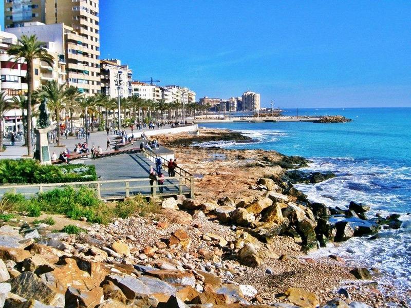 Foto 6f2a2567-9b43-4eed-b12d-f5539afa1b34. Xalet amb aparcament piscina a Zona Carrefour - Urbanizaciones Torrevieja