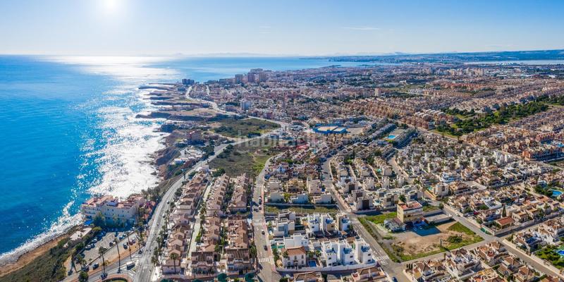 Foto 73ad489e-2fbf-423e-852e-dbc88bd12f20. Chalet gran chalet a pie de playa !! en Cañada del Molino Torrevieja